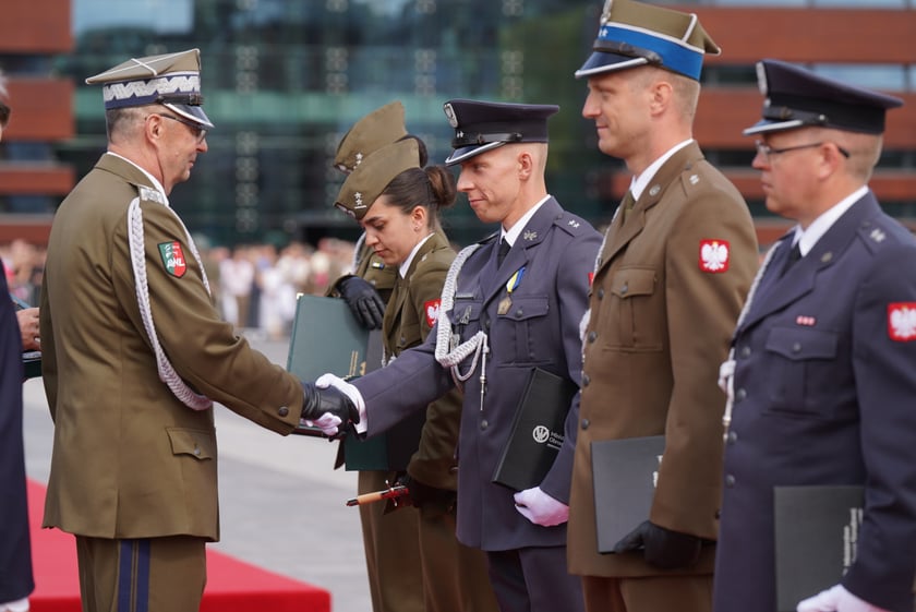 Promocja oficerska na placu Wolności we Wrocławiu