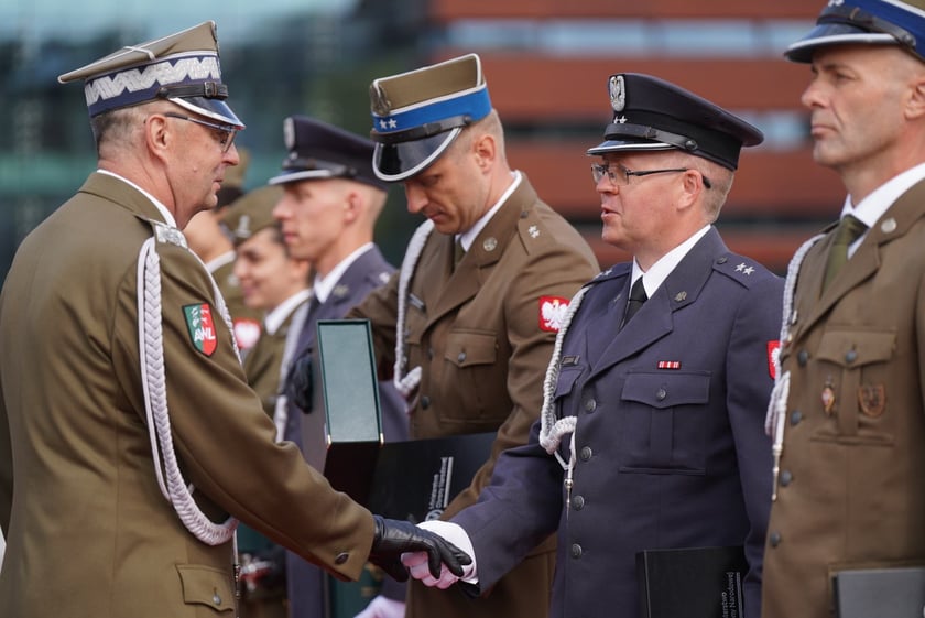 Promocja oficerska na placu Wolności we Wrocławiu