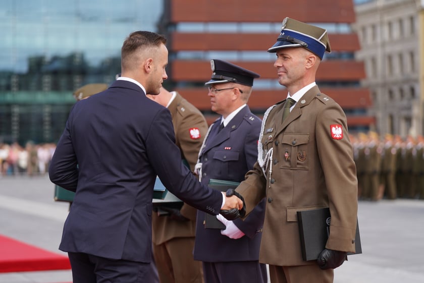 Promocja oficerska na placu Wolności we Wrocławiu
