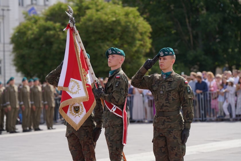 Promocja oficerska na placu Wolności we Wrocławiu