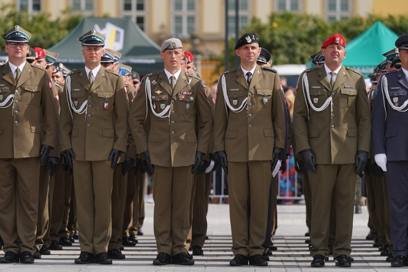 Promocja oficerska na placu Wolności we Wrocławiu