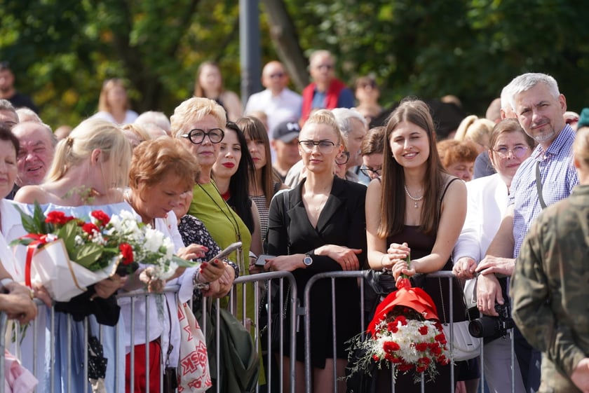 Promocja oficerska na placu Wolności we Wrocławiu