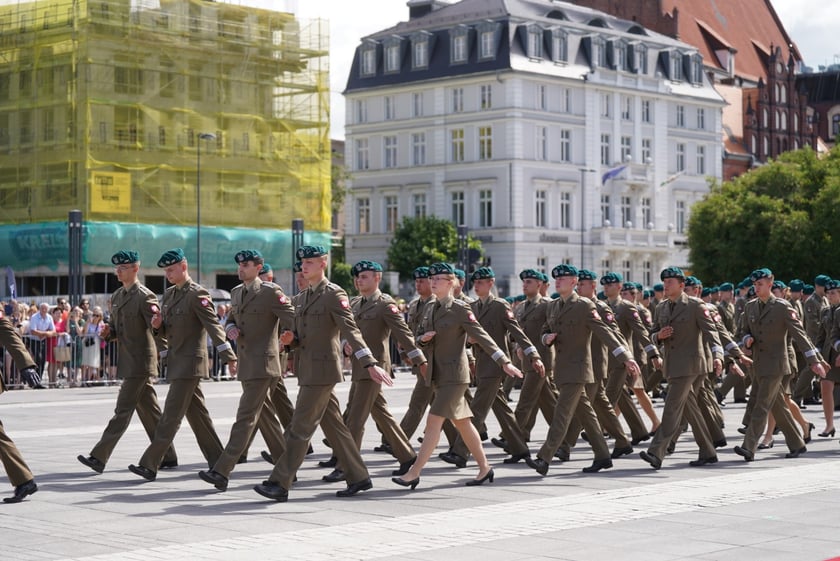 Promocja oficerska na placu Wolności we Wrocławiu
