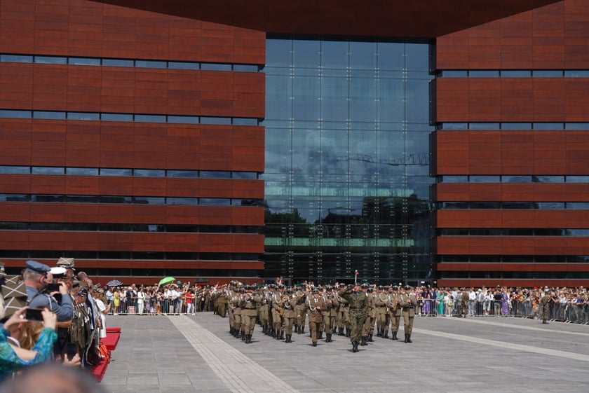 Promocja oficerska na placu Wolności we Wrocławiu