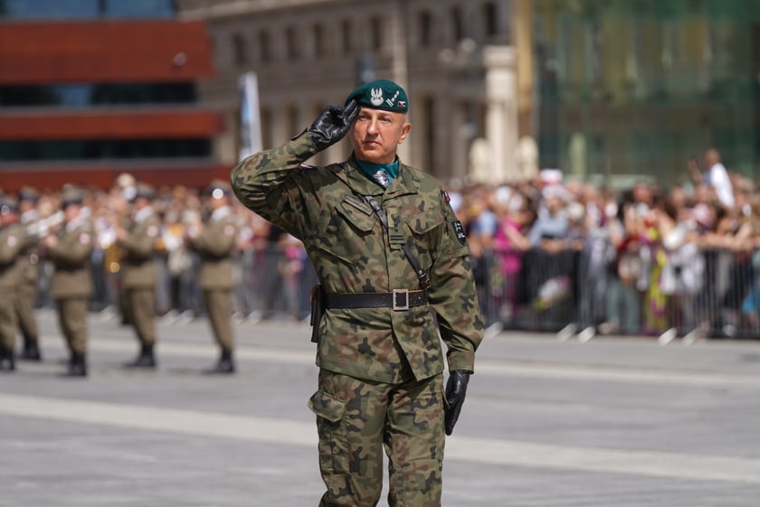 Promocja oficerska na placu Wolności we Wrocławiu