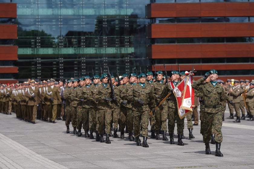 Promocja oficerska na placu Wolności we Wrocławiu
