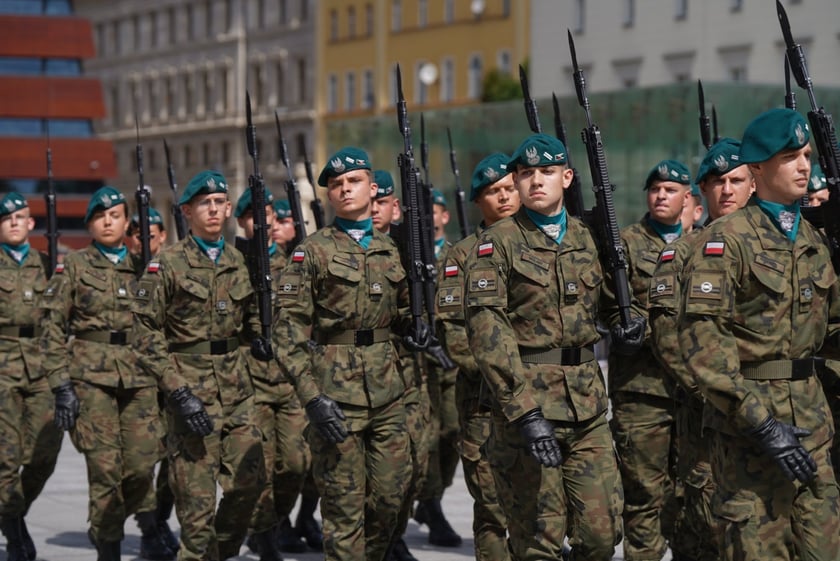 Promocja oficerska na placu Wolności we Wrocławiu