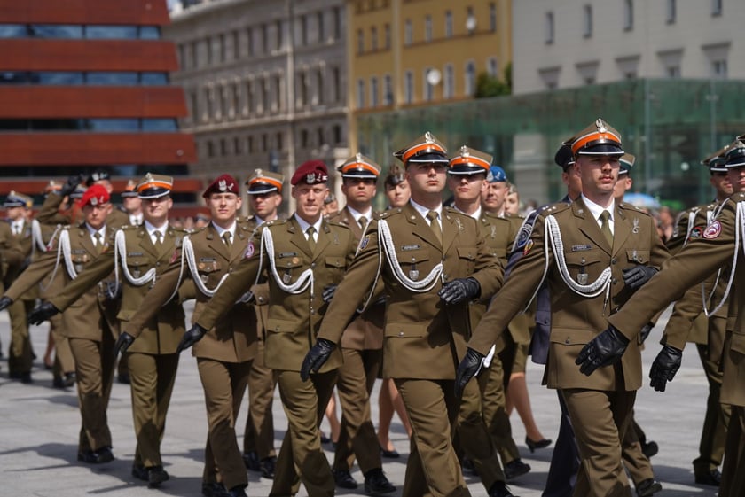 Promocja oficerska na placu Wolności we Wrocławiu