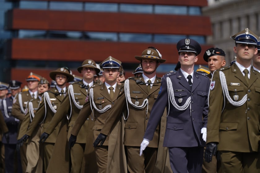 Promocja oficerska na placu Wolności we Wrocławiu