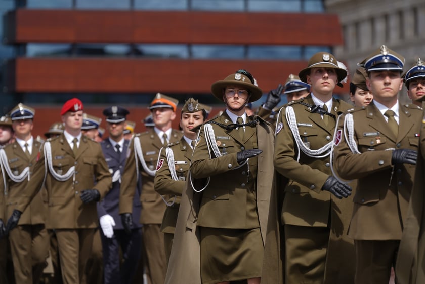 Promocja oficerska na placu Wolności we Wrocławiu
