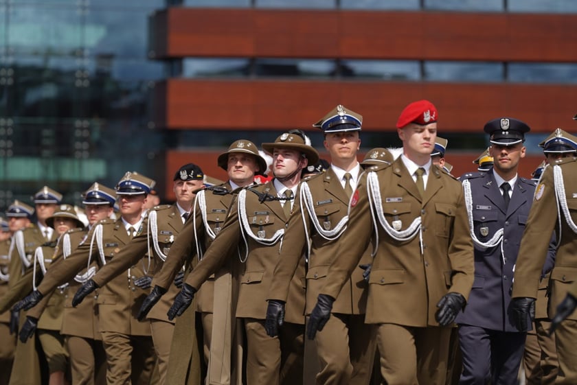 Promocja oficerska na placu Wolności we Wrocławiu