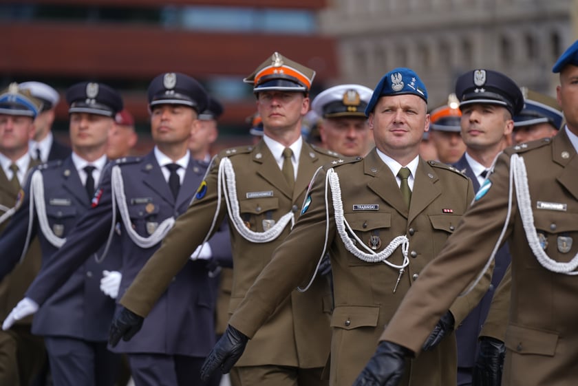 Promocja oficerska na placu Wolności we Wrocławiu