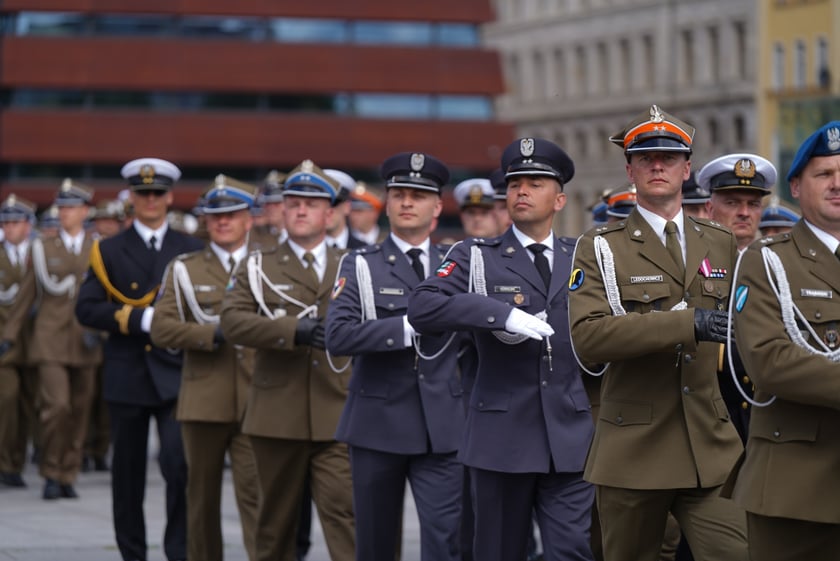 Promocja oficerska na placu Wolności we Wrocławiu