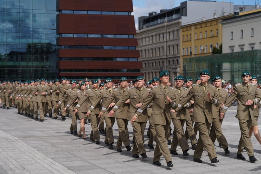 Promocja oficerska na placu Wolności we Wrocławiu
