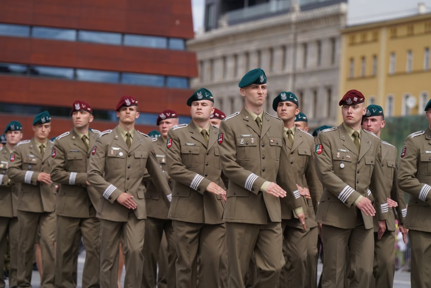 Promocja oficerska na placu Wolności we Wrocławiu