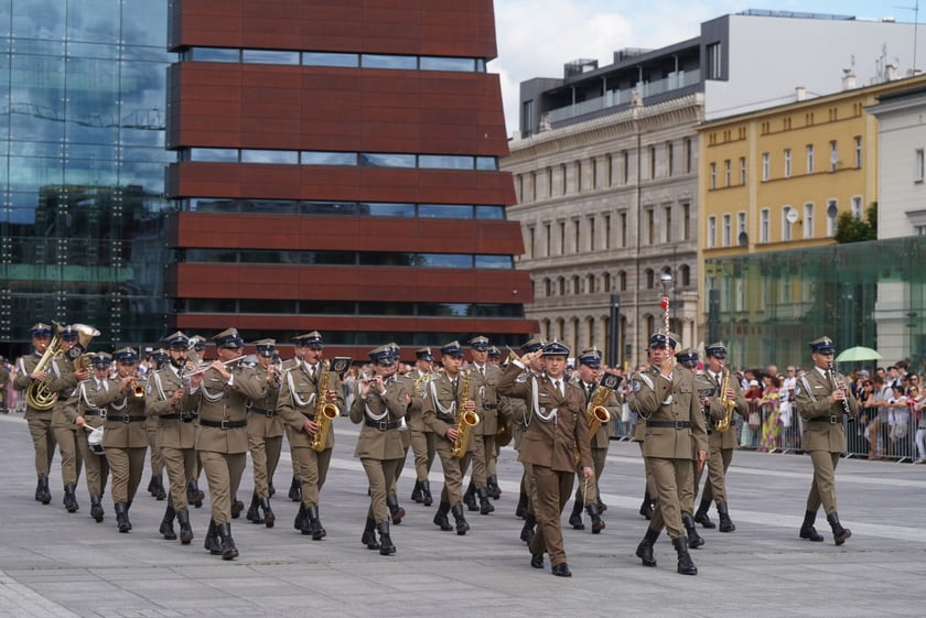 Promocja oficerska na placu Wolności we Wrocławiu