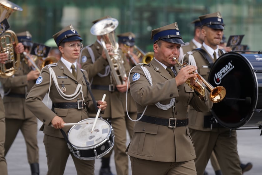 Promocja oficerska na placu Wolności we Wrocławiu