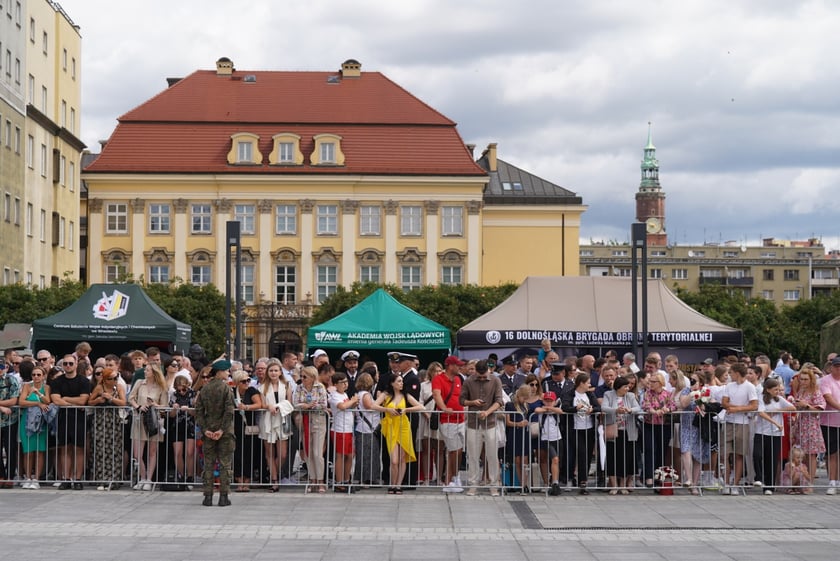 Promocja oficerska na placu Wolności we Wrocławiu