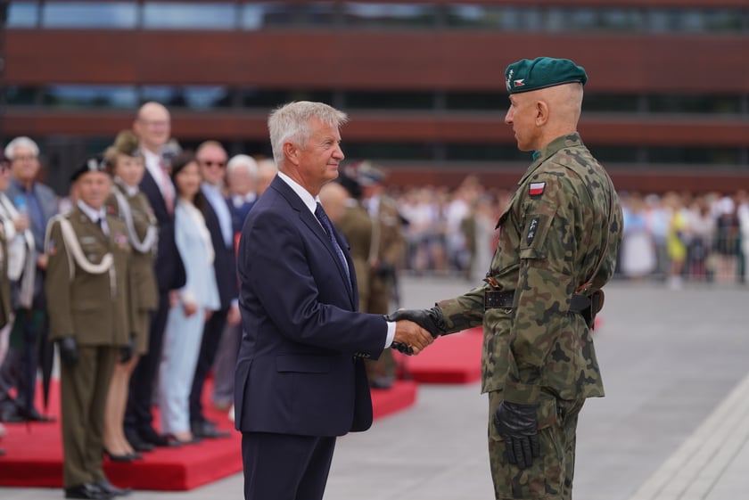 Promocja oficerska na placu Wolności we Wrocławiu