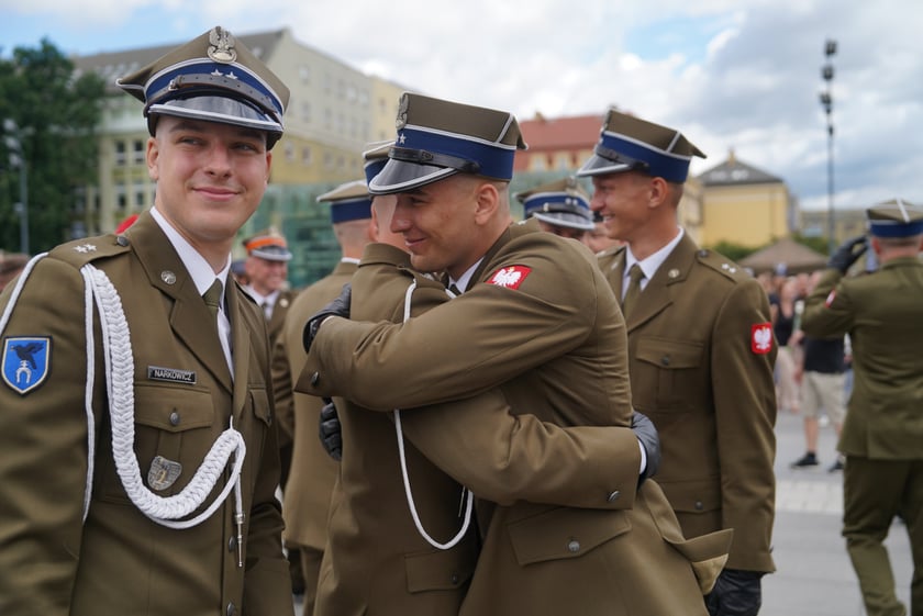 Promocja oficerska na placu Wolności we Wrocławiu