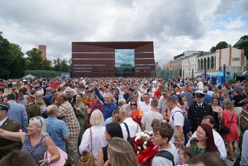 Promocja oficerska na placu Wolności we Wrocławiu