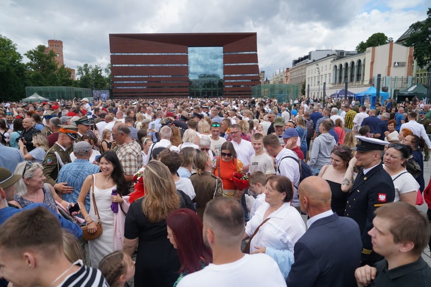 Promocja oficerska na placu Wolności we Wrocławiu