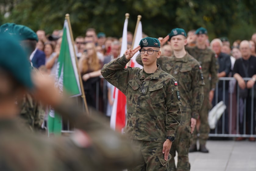 Promocja oficerska na placu Wolności we Wrocławiu