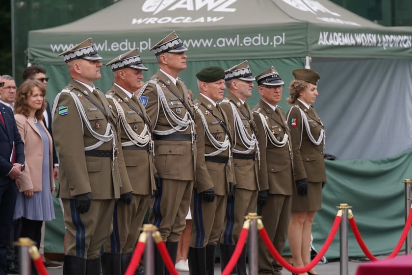 Promocja oficerska na placu Wolności we Wrocławiu