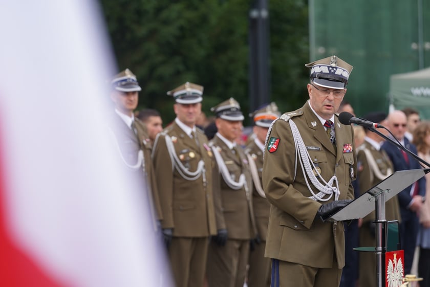 Promocja oficerska na placu Wolności we Wrocławiu