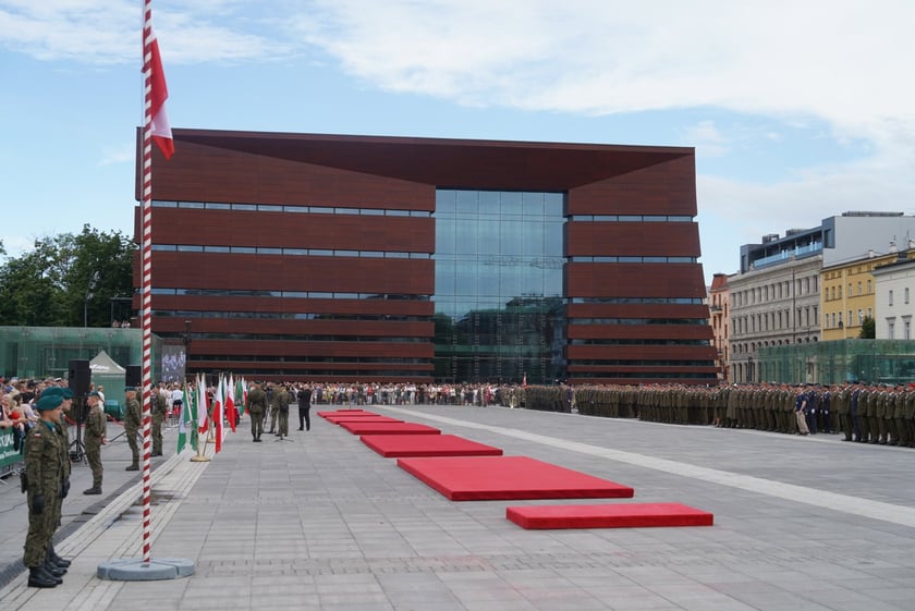 Promocja oficerska na placu Wolności we Wrocławiu