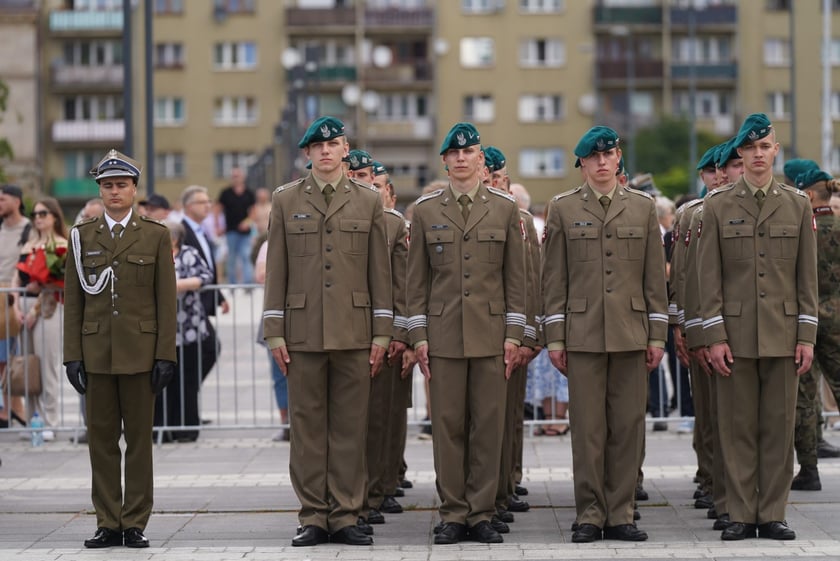 Promocja oficerska na placu Wolności we Wrocławiu