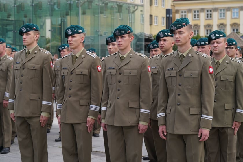 Promocja oficerska na placu Wolności we Wrocławiu
