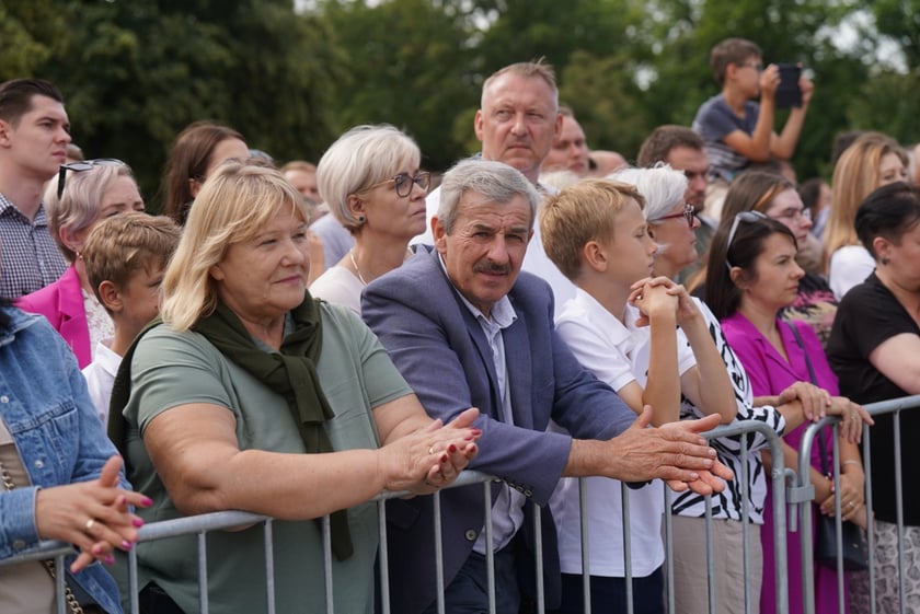 Promocja oficerska na placu Wolności we Wrocławiu