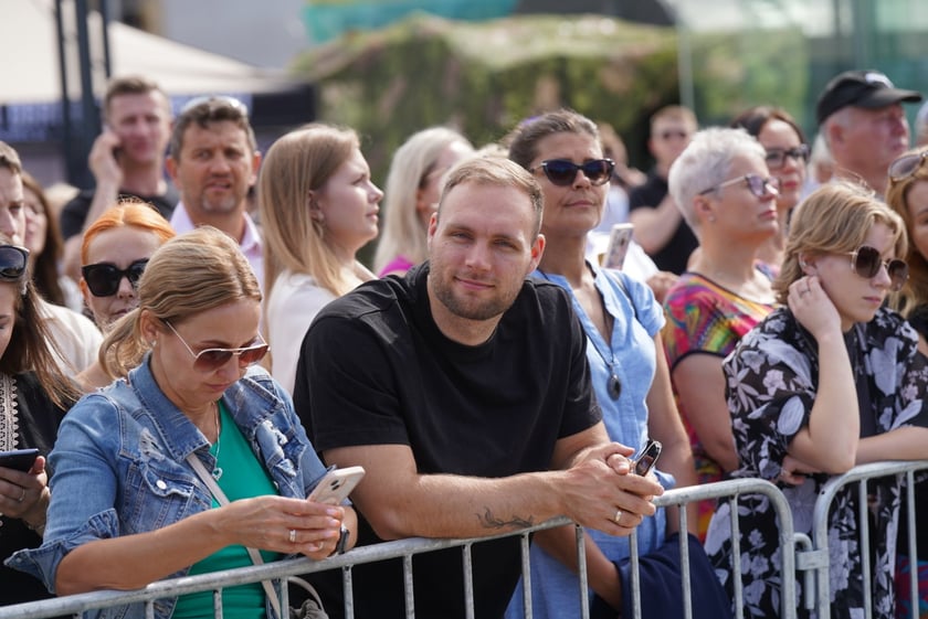Promocja oficerska na placu Wolności we Wrocławiu