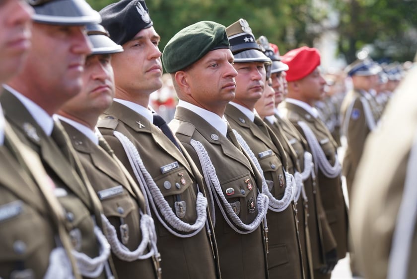 Promocja oficerska na placu Wolności we Wrocławiu