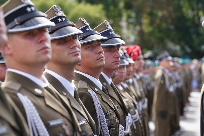 Promocja oficerska na placu Wolności we Wrocławiu