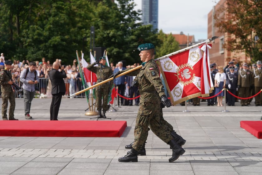 Promocja oficerska na placu Wolności we Wrocławiu
