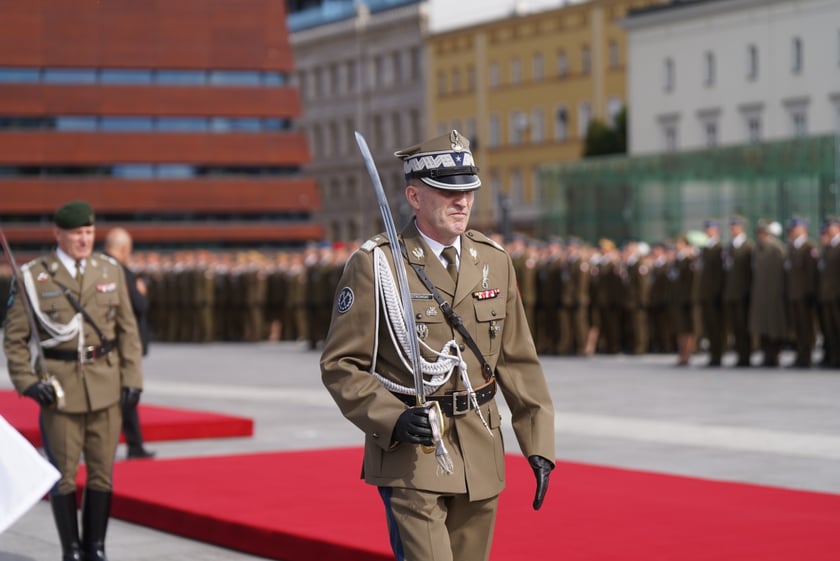 Promocja oficerska na placu Wolności we Wrocławiu