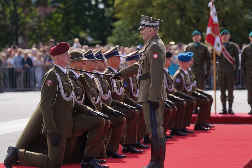 Promocja oficerska na placu Wolności we Wrocławiu