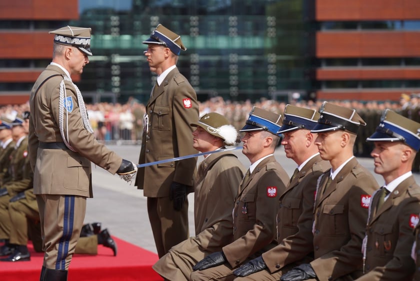 Promocja oficerska na placu Wolności we Wrocławiu