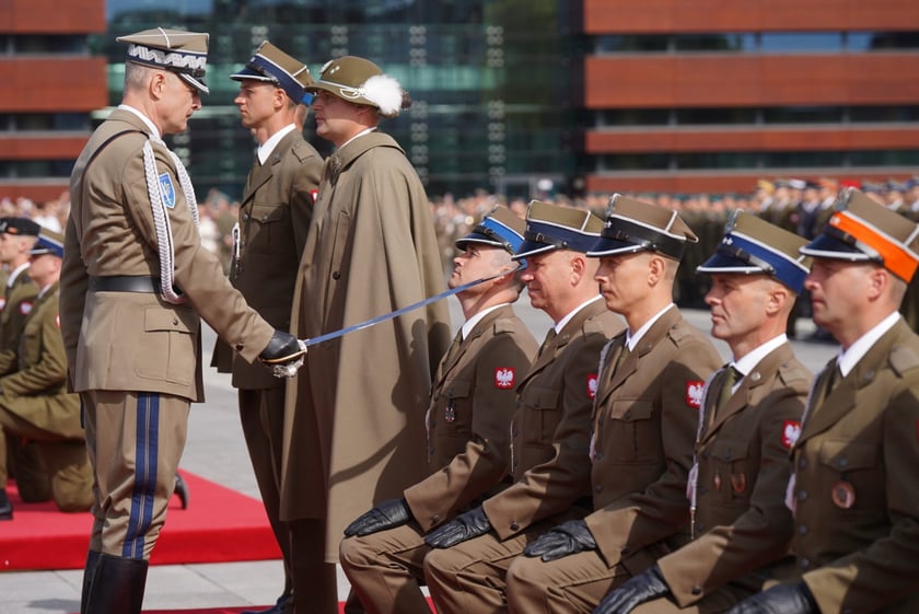 Promocja oficerska na placu Wolności we Wrocławiu