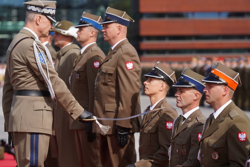 Promocja oficerska na placu Wolności we Wrocławiu