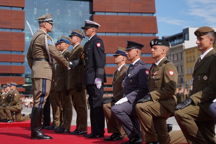 Promocja oficerska na placu Wolności we Wrocławiu