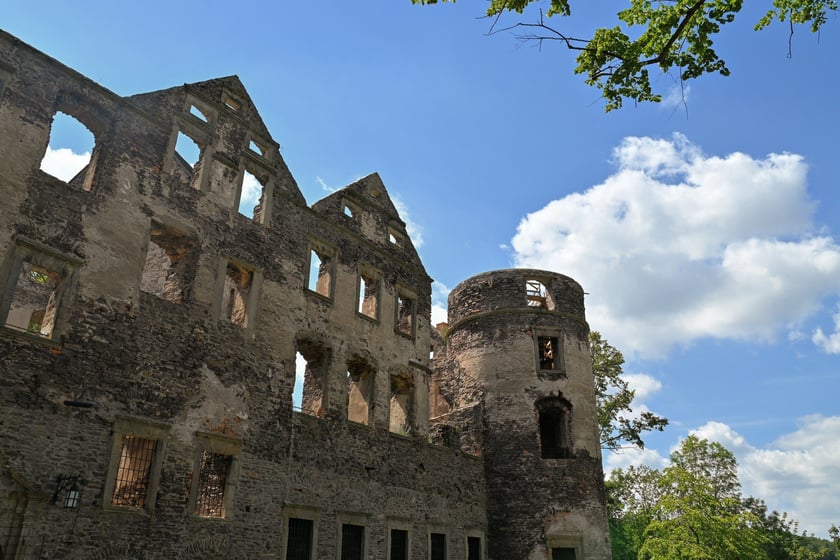 Zamek Świny. Klimatyczny zabytek nieopodal Bolkowa, ponad godzinę jazdy samochodem z Wrocławia