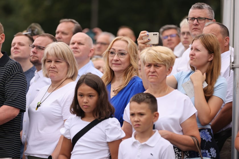 Przysięga w Akademii Wojsk Lądowych we Wrocławiu. Przysięgali uczestnicy kursu przeszkolenia kadr rezerwy: kapelani oraz psycholodzy