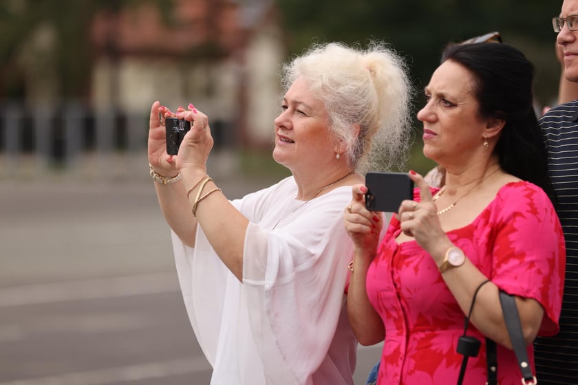 Przysięga w Akademii Wojsk Lądowych we Wrocławiu. Przysięgali uczestnicy kursu przeszkolenia kadr rezerwy: kapelani oraz psycholodzy