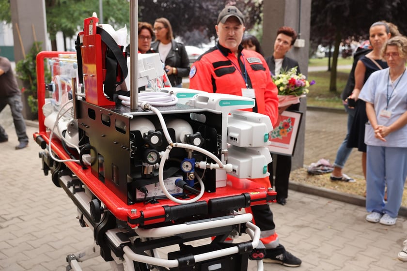 Wojewódzki Szpital Specjalistyczny im. J. Gromkowskiego uruchamia nową karetkę neonatologiczną