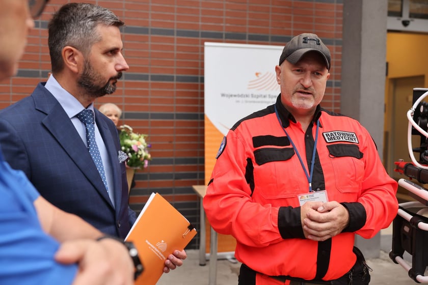 Wojewódzki Szpital Specjalistyczny im. J. Gromkowskiego uruchamia nową karetkę neonatologiczną