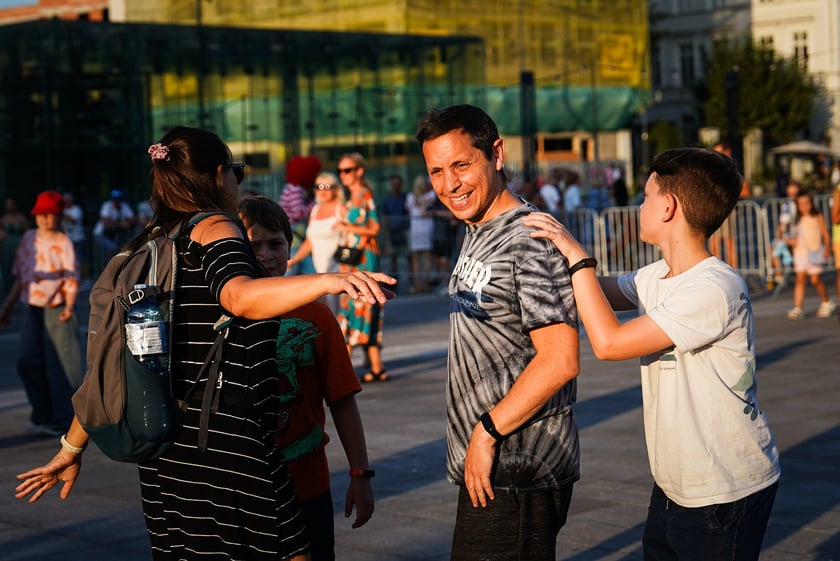 Wrocławska Potańcówka w rytmie disco na placu Wolności we Wrocławiu