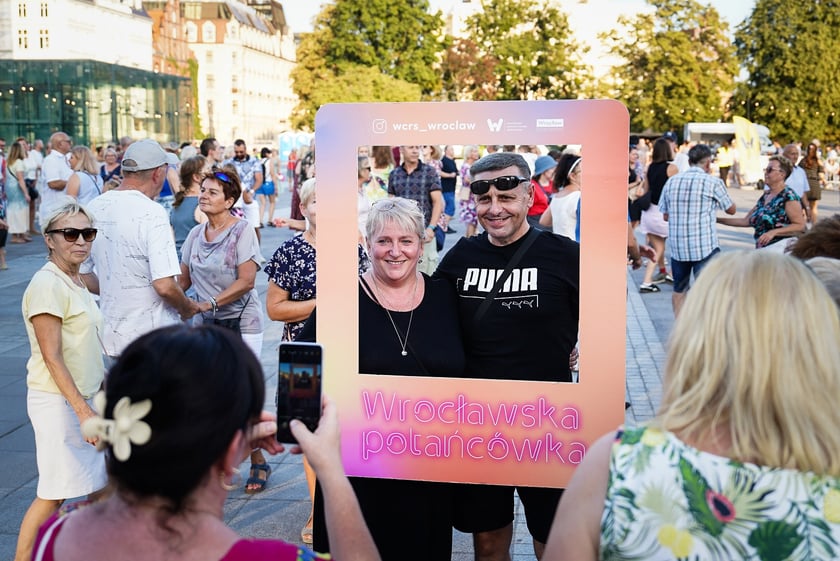 Wrocławska Potańcówka w rytmie disco na placu Wolności we Wrocławiu